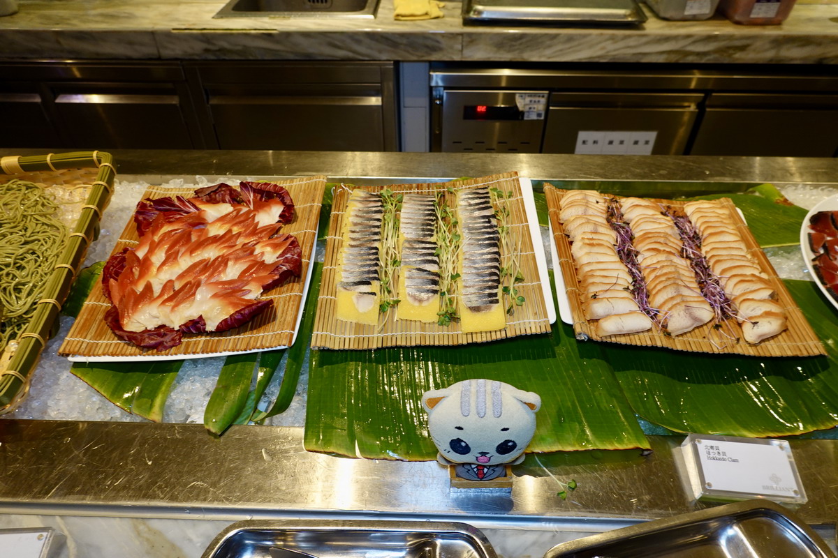 【台北南京復興站美食】JR東日本大飯店全日餐廳鉑麗安Brilliant吃到飽自助餐 2025:太狂了!香箱蟹一人一隻,泰國美食節主題味蕾大開,還有威靈頓牛排、羊排、燉牛舌自由!6942 【台北南京復興站美食】JR東日本大飯店全日餐廳鉑麗安Brilliant吃到飽自助餐 2025:太狂了!香箱蟹一人一隻,泰國美食節主題味蕾大開,還有威靈頓牛排、羊排、燉牛舌自由!6942