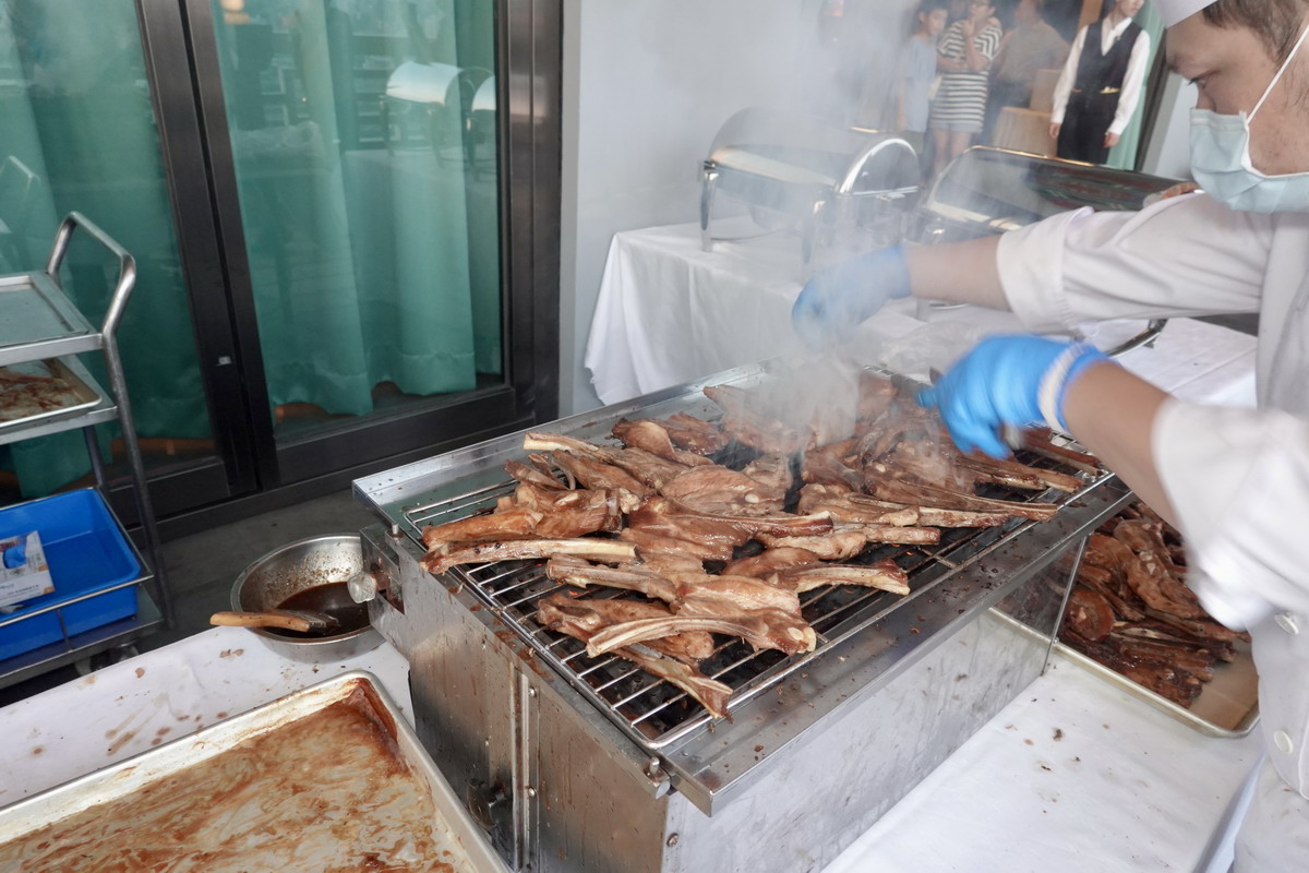 【中秋節烤肉活動】台北圓山大飯店中秋烤肉 2025：松葉蟹腳、和牛漢堡、烤肉、烤香腸吃到飽，加歌唱表演、高空夜景，歡度中秋就在圓山飯店 7096