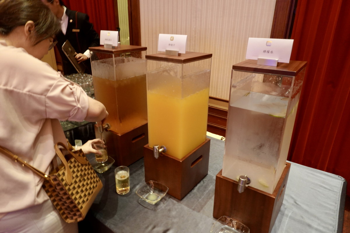 【中秋節烤肉活動】台北圓山大飯店中秋烤肉 2025：松葉蟹腳、和牛漢堡、烤肉、烤香腸吃到飽，加歌唱表演、高空夜景，歡度中秋就在圓山飯店 7096