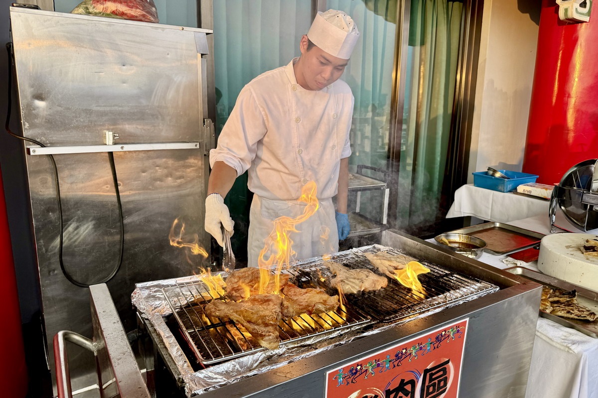 【中秋節烤肉活動】台北圓山大飯店中秋烤肉 2025：松葉蟹腳、和牛漢堡、烤肉、烤香腸吃到飽，加歌唱表演、高空夜景，歡度中秋就在圓山飯店 7096