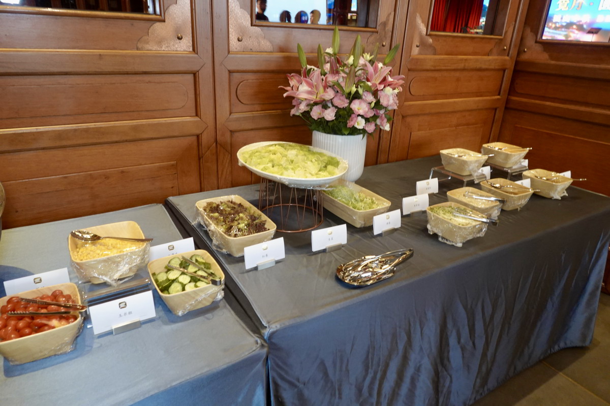 【中秋節烤肉活動】台北圓山大飯店中秋烤肉 2025：松葉蟹腳、和牛漢堡、烤肉、烤香腸吃到飽，加歌唱表演、高空夜景，歡度中秋就在圓山飯店 7096