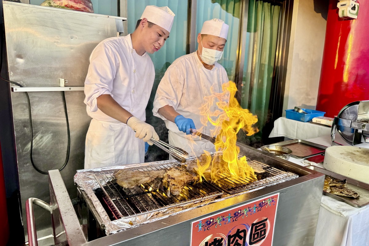 網站近期文章：【中秋節烤肉活動】台北圓山大飯店中秋烤肉 2025：松葉蟹腳、和牛漢堡、烤肉、烤香腸吃到飽，加歌場表演、高空夜景，歡度中秋就在圓山飯店 7096