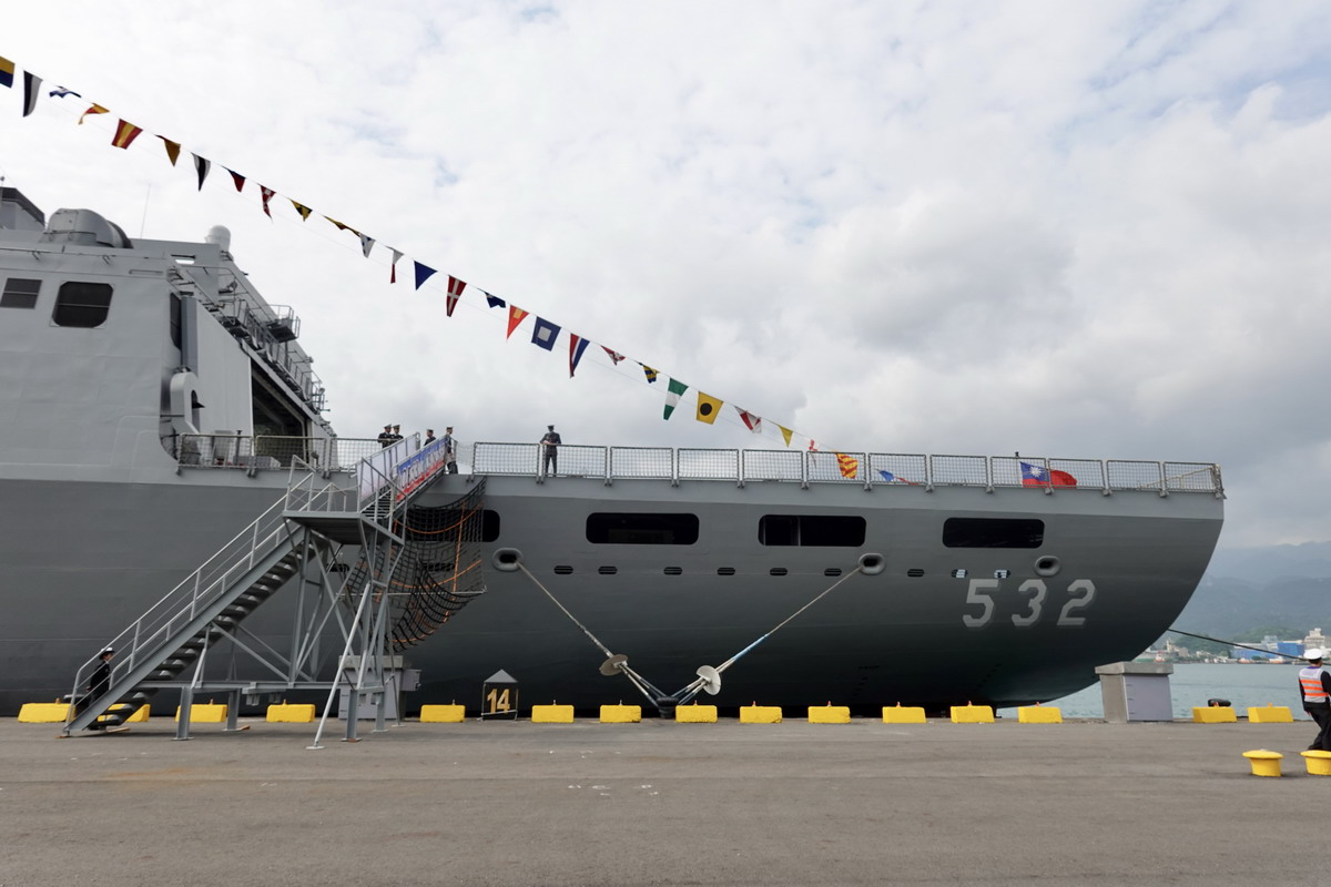 【海軍艦艇】磐石油彈補給艦 AOE-532：中華民國海軍最大噸位的船艦，海上加油補給站 6566