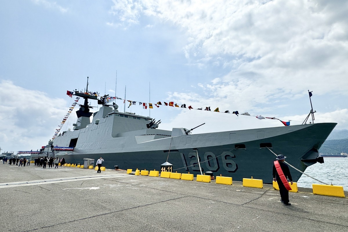 【海軍艦艇】康定級巡防艦迪化艦 PFG-1206：法國拉法葉 La Fayette 巡防艦台灣版，世界第一款暱蹤設計的軍艦 6570 @貓大爺