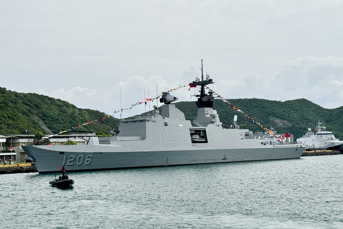 【海軍艦艇】康定級巡防艦迪化艦 PFG-1206：法國拉法葉 La Fayette 巡防艦台灣版，世界第一款暱蹤設計的軍艦 6570