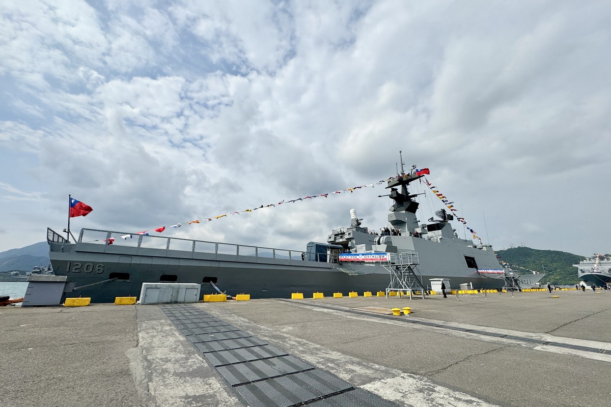 【海軍艦艇】康定級巡防艦迪化艦 PFG-1206：法國拉法葉 La Fayette 巡防艦台灣版，世界第一款暱蹤設計的軍艦 6570