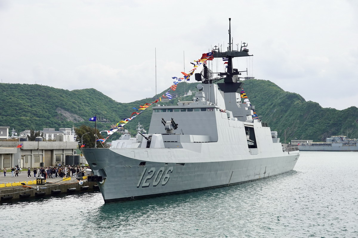 【海軍艦艇】康定級巡防艦迪化艦 PFG-1206：法國拉法葉 La Fayette 巡防艦台灣版，世界第一款暱蹤設計的軍艦 6570