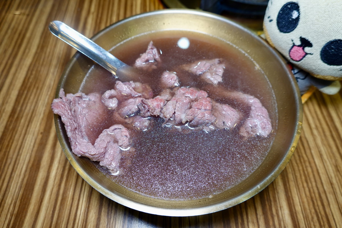 【台南安平區美食】阿財牛肉湯 2024：吃貨老饕就會直衝頂級溫體牛肉湯，牛肉湯、牛肉炒飯都很牛，台南牛肉湯名店 6589