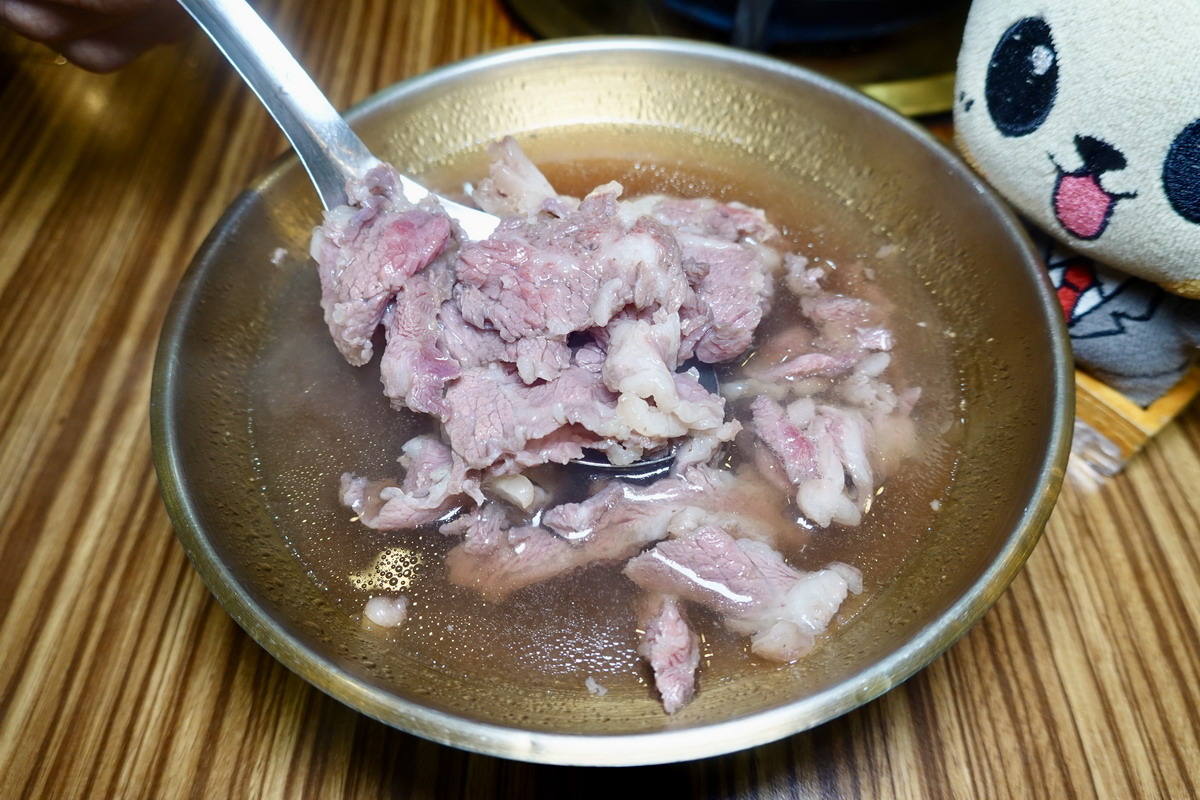 【台南安平區美食】阿財牛肉湯 2024：吃貨老饕就會直衝頂級溫體牛肉湯，牛肉湯、牛肉炒飯都很牛，台南牛肉湯名店 6589 @貓大爺