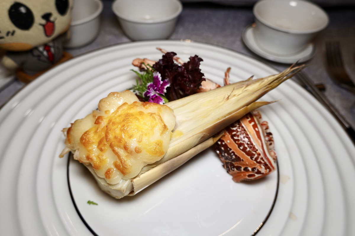【台北南京復興站美食】JR東日本飯店台北凱華樓中餐廳 2025:黃袍烤鴨一鴨多吃,新北冠軍綠竹筍入菜帶來夏季清甜滋味,親友揪團一起來吃吧(還有商業午餐) 7001 【台北南京復興站美食】JR東日本飯店台北凱華樓中餐廳 2025:黃袍烤鴨一鴨多吃,新北冠軍綠竹筍入菜帶來夏季清甜滋味,親友揪團一起來吃吧(還有商業午餐) 7001