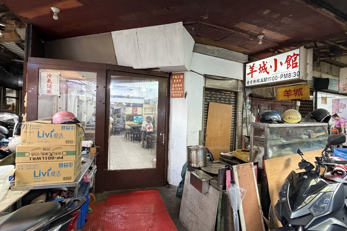 【台北西門站美食】廣州羊城小食 2026:台北時光隧道,像是回到數十年前的大排檔小攤,炒飯鑊氣十足,特色窩麵美味豐盛,還好有室內冷氣用餐區,甚至可以辦一桌好菜 7464 【台北西門站美食】廣州羊城小食 2026:台北時光隧道,像是回到數十年前的大排檔小攤,炒飯鑊氣十足,特色窩麵美味豐盛,還好有室內冷氣用餐區,甚至可以辦一桌好菜 7464