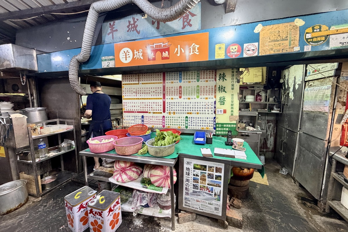 【台北西門站美食】廣州羊城小食 2026:台北時光隧道,像是回到數十年前的大排檔小攤,炒飯鑊氣十足,特色窩麵美味豐盛,還好有室內冷氣用餐區,甚至可以辦一桌好菜 7464 【台北西門站美食】廣州羊城小食 2026:台北時光隧道,像是回到數十年前的大排檔小攤,炒飯鑊氣十足,特色窩麵美味豐盛,還好有室內冷氣用餐區,甚至可以辦一桌好菜 7464