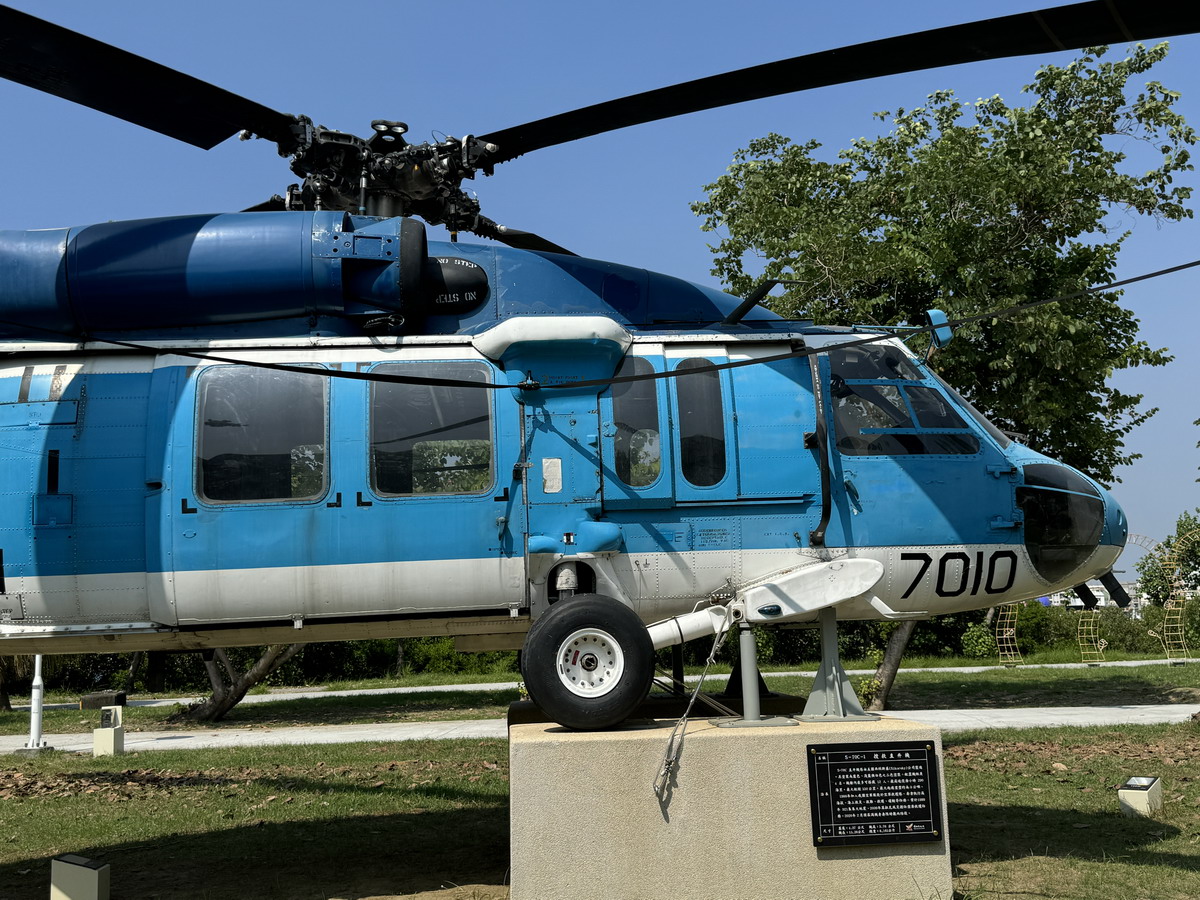 【台南安平區旅遊】林默娘公園國軍除役軍機陳列：保衛台海老兵退休之處 F-104A、HU-16、S-2A Tracker、T-33A、S-70C、T-28A 6614