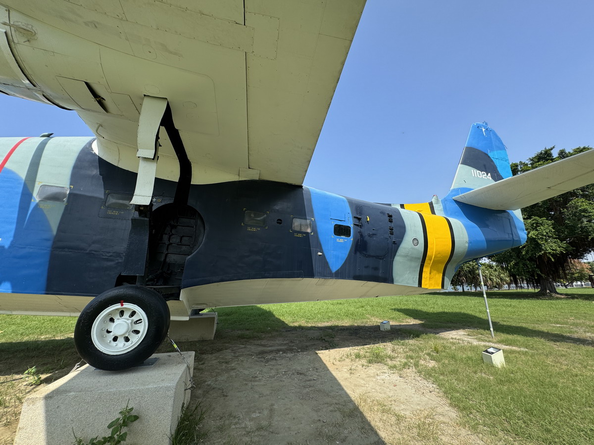 【台南安平區旅遊】林默娘公園國軍除役軍機陳列：保衛台海老兵退休之處 F-104A、HU-16、S-2A Tracker、T-33A、S-70C、T-28A 6614