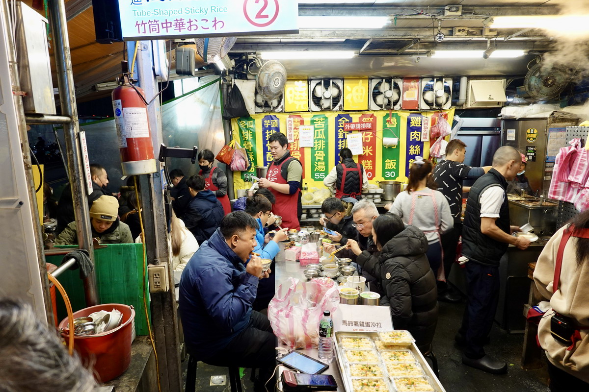 【台北南機場夜市美食】曉迪筒仔米糕：夜市小攤主打筒仔米糕，其實滷肉飯才是本體，真的是被米糕耽誤的滷肉飯 6616