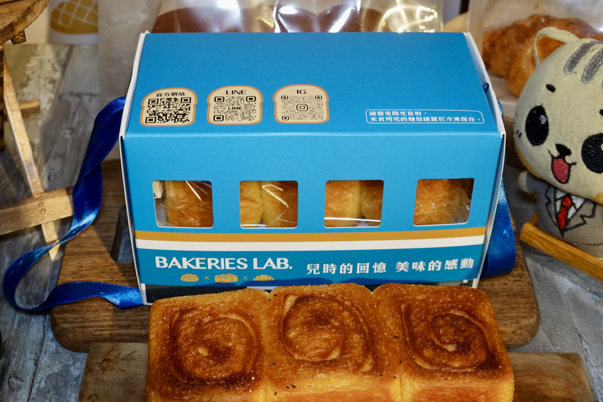 【台北車站美食】釛 匠研所 Bakeries Lab.：時尚菠蘿背包讓吃麵包變得時髦，列車包裝黃金吐司太吸睛，日本麵包店來台好吃又有噱頭，想吃動作要快