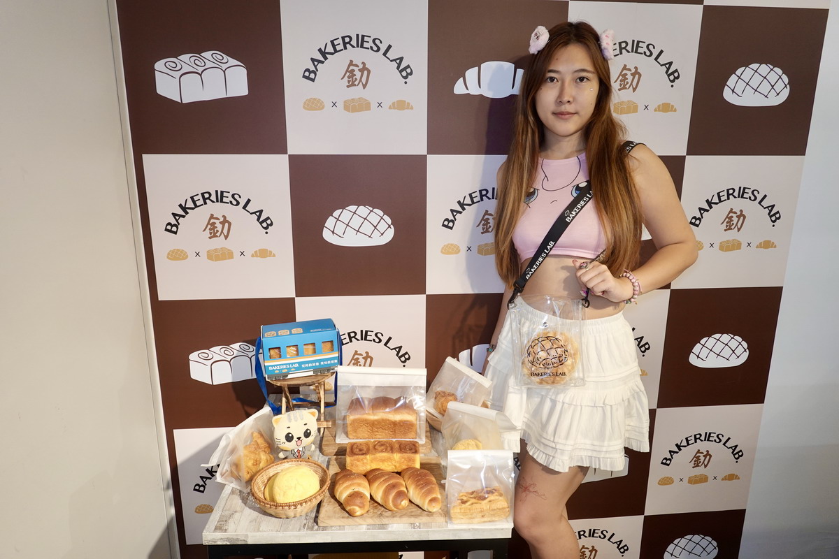 【台北車站美食】釛 匠研所 Bakeries Lab.：時尚菠蘿背包讓吃麵包變得時髦，列車包裝黃金吐司太吸睛，日本麵包店來台好吃又有噱頭，想吃動作要快