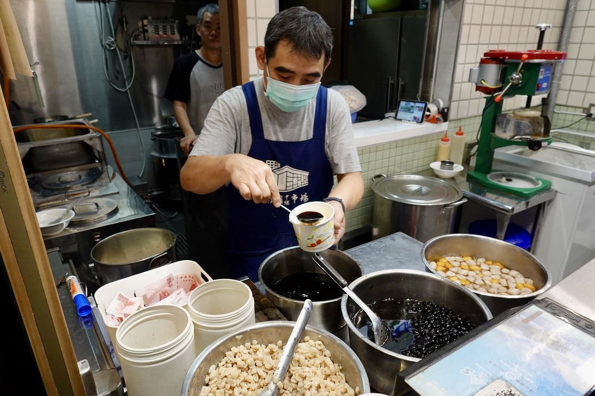 【台北中正紀念堂站美食】傳統豆花九份芋圓：南門市場二樓美食街熱門甜點店，豆花和刨冰都便宜好吃 6631