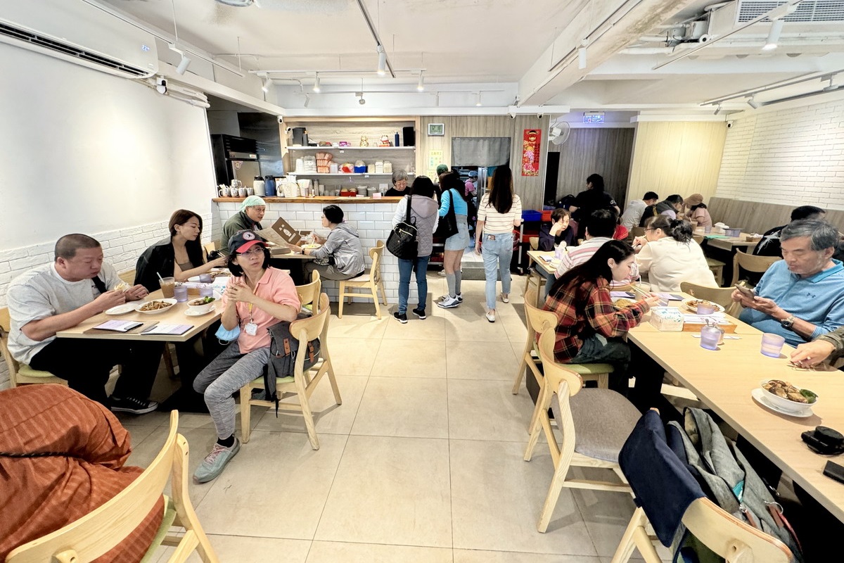 【台北東門站美食】香港鑫華茶餐廳 2025：永康街商圈茶餐廳老店，港廚港味就像到香港，搬新家煥然一新 7137