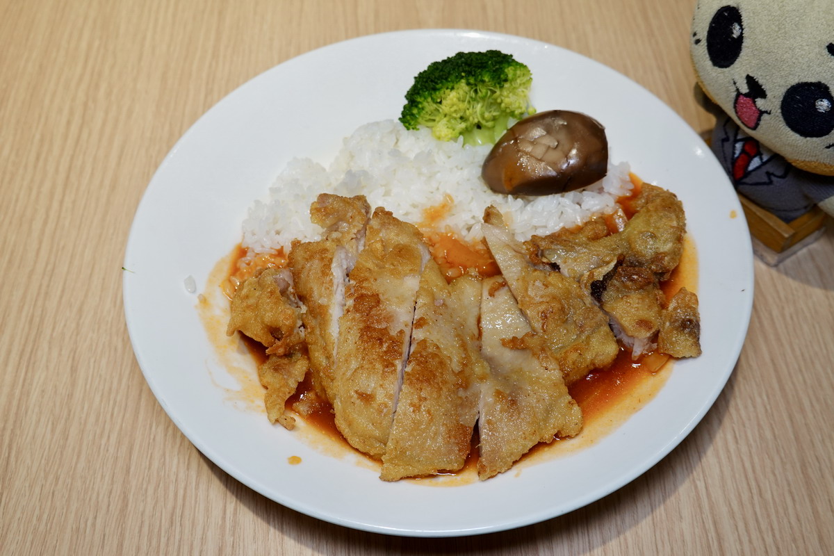 【台北東門站美食】香港鑫華茶餐廳 2025：永康街商圈茶餐廳老店，港廚港味就像到香港，搬新家煥然一新 7137