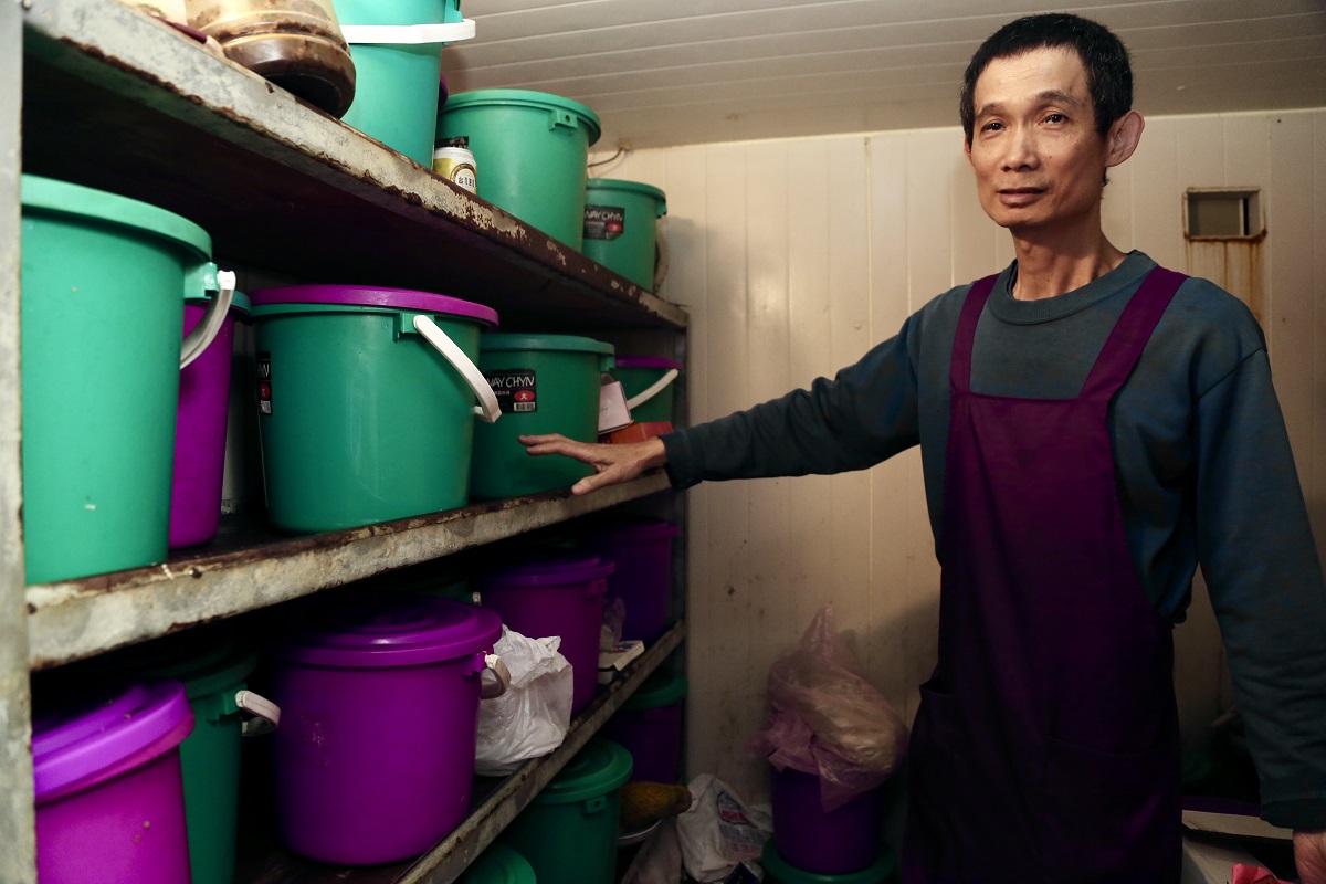 【台北劍南站美食】玉里橋頭臭豆腐台北店 2025：全台灣最著名臭豆腐店來台北啦！炸臭豆腐界的天花板，真正外酥內嫩，加上大把泡菜、蘿蔔絲，老饕必吃 6666