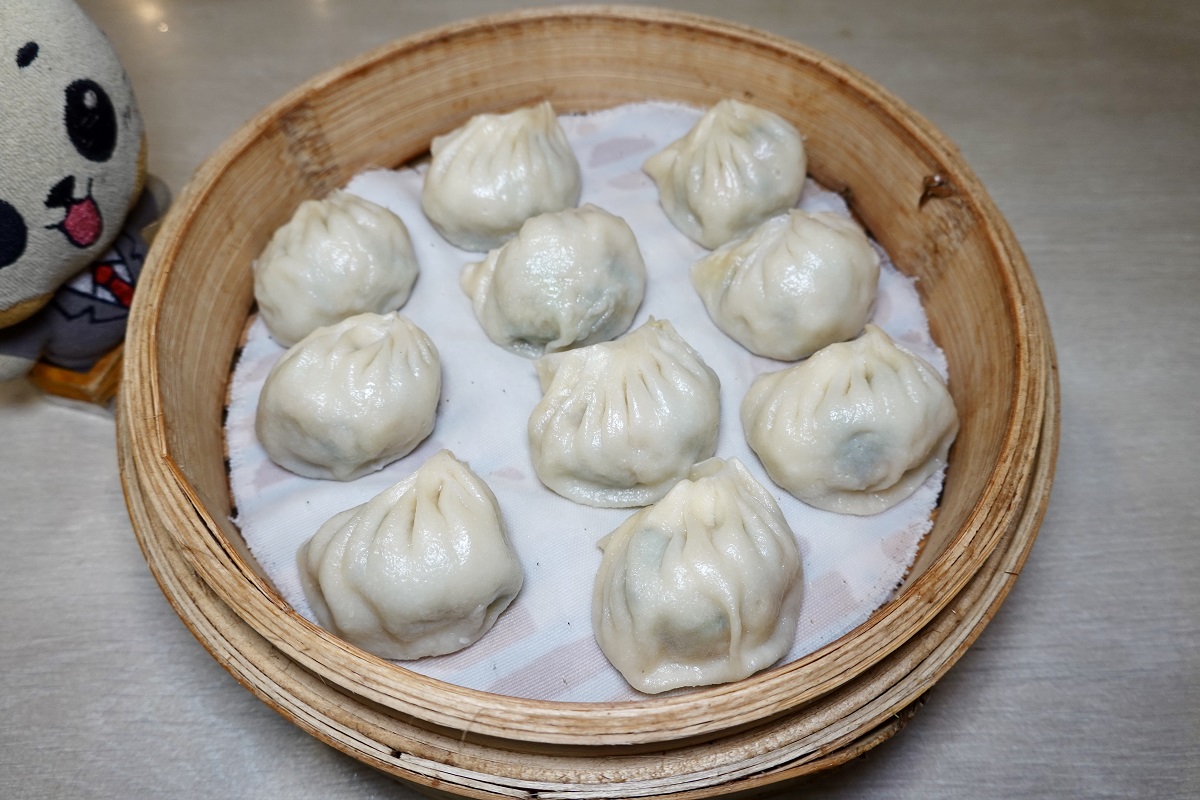 【台北小巨蛋站美食】小上海林師傅 2025:1966年創立上海點心老店,小籠湯包、油豆腐細粉、湖州粽子充滿懷舊風味,平價樸實上班族和家庭客都喜歡 6898 【台北小巨蛋站美食】小上海林師傅 2025:1966年創立上海點心老店,小籠湯包、油豆腐細粉、湖州粽子充滿懷舊風味,平價樸實上班族和家庭客都喜歡 6898