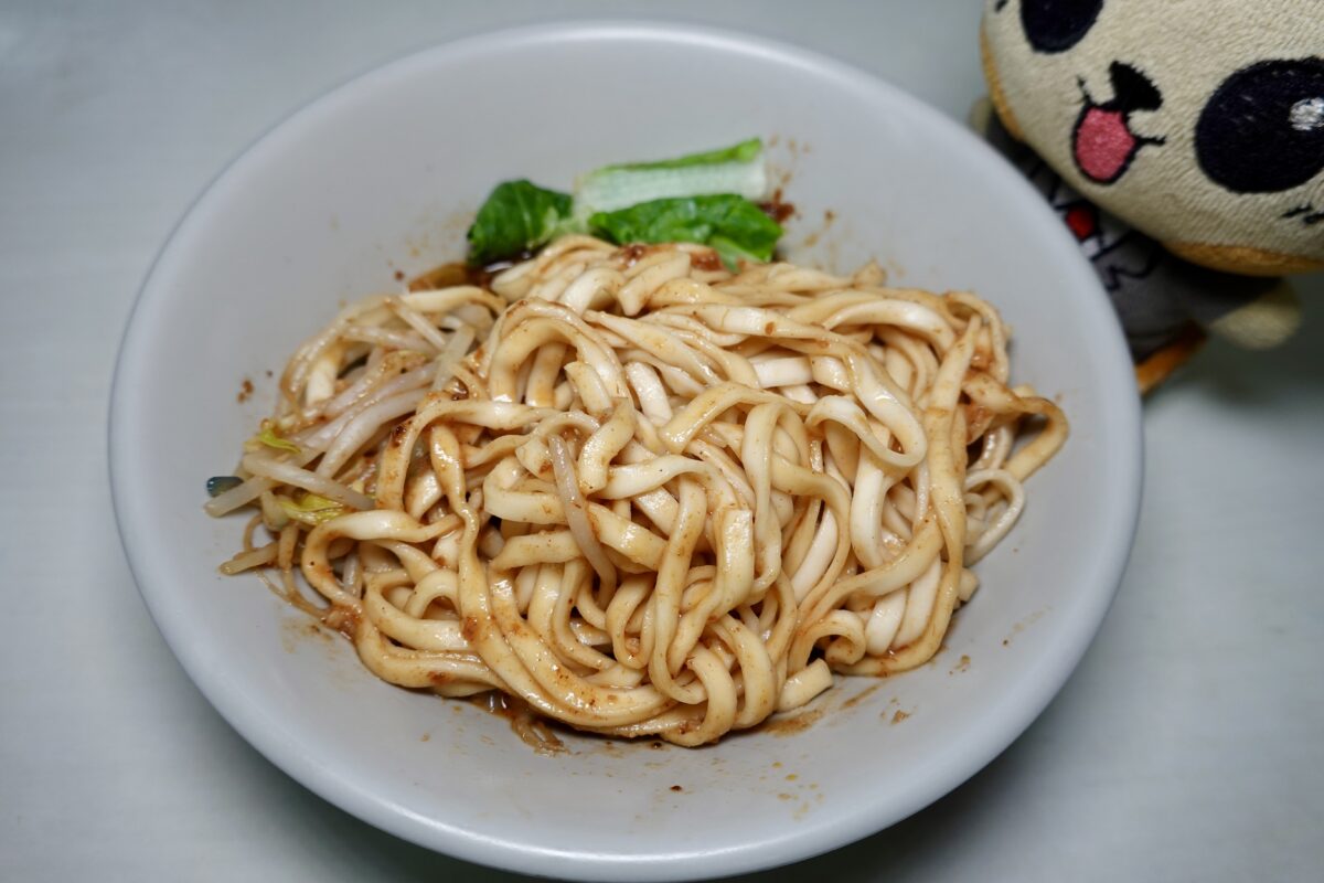 【台北南京三民站美食】小龍飲食 2025：1964年創立老牌麵店，四川怪味雞、滷味和小龍麵必吃 7027