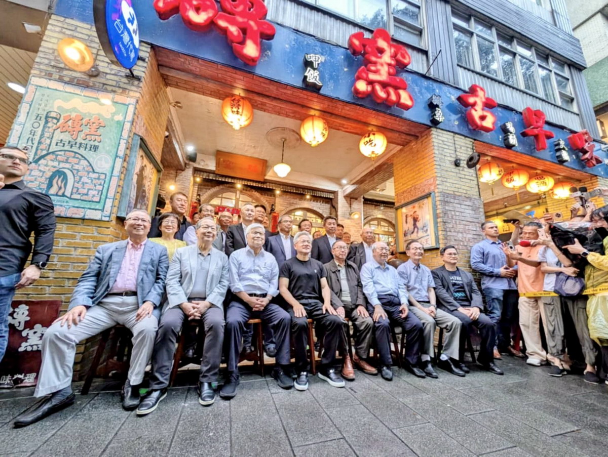 即時熱門文章：【台北小巨蛋站美食】磚窯古早味懷舊餐廳敦南店 2025：懷舊風裝潢與古早味台菜，「輝達」黃仁勳就愛這一味，經濟實惠聚餐餐廳 6707