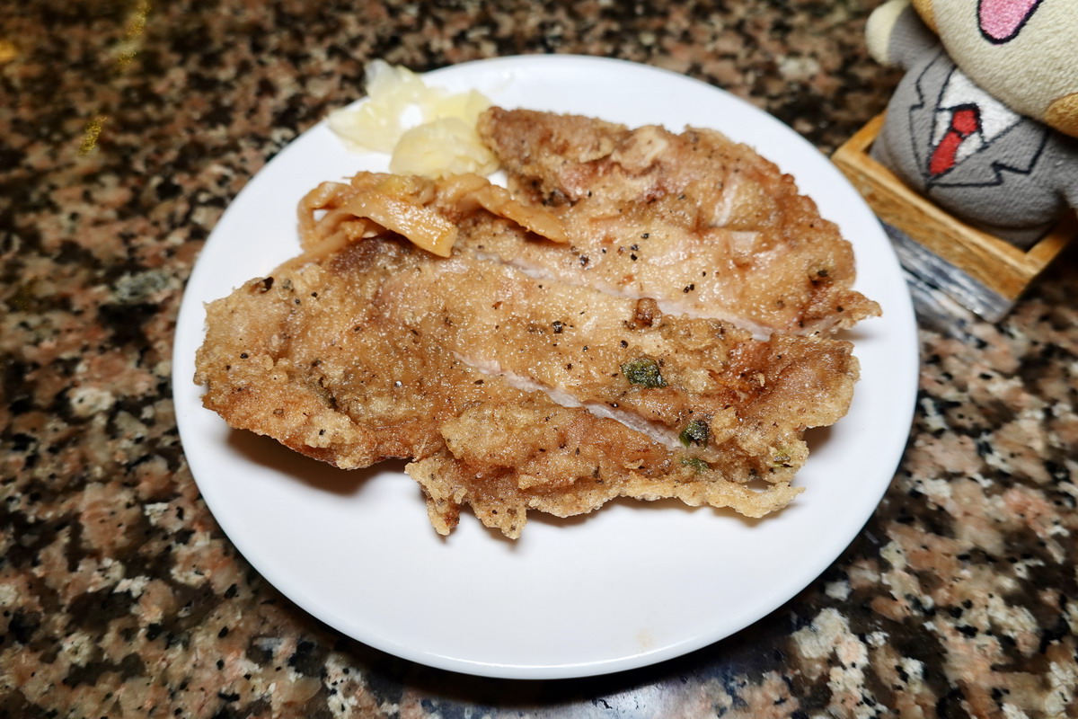 即時熱門文章：【台北西門站美食】東一排骨台北總店 2026：最貴的排骨飯！70年代夜總會般浮誇裝潢的排骨飯名店，進去以為走錯棚 6700