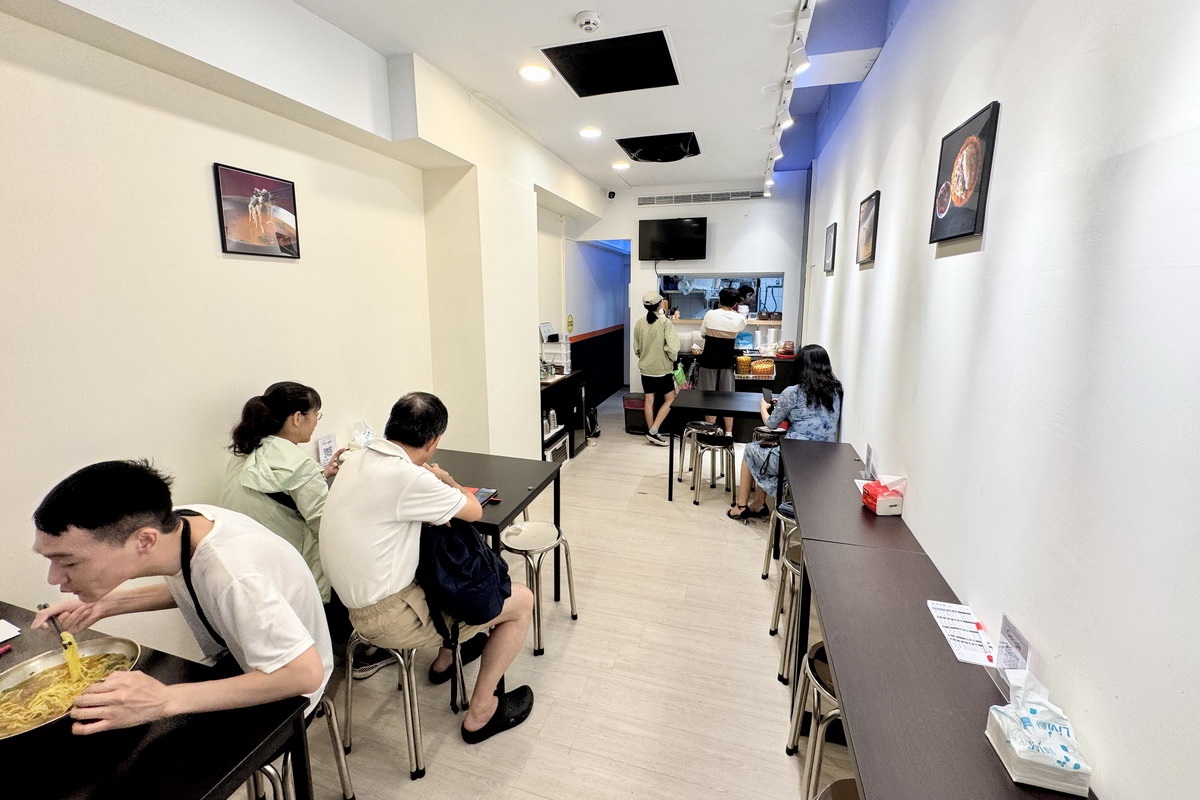 【台北西門站美食】徐淮米線館 2025:徐州式肉夾饃好特別啊!乾烙餅皮有彈性又不油膩,配上滿滿肉餡好滿足,徐淮人家另開徐州特色小吃店 7026 【台北西門站美食】徐淮米線館 2025:徐州式肉夾饃好特別啊!乾烙餅皮有彈性又不油膩,配上滿滿肉餡好滿足,徐淮人家另開徐州特色小吃店 7026