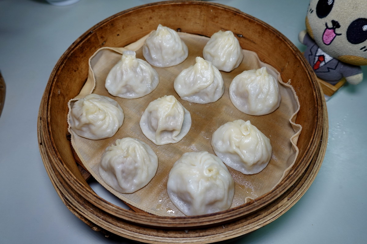 【台北小巨蛋站美食】冠京華：1998年創立江浙點心老店，炒飯有鼎泰豐的味道，湯包、原盅雞湯很可以，小巨蛋聽演唱會可以吃這家 7180