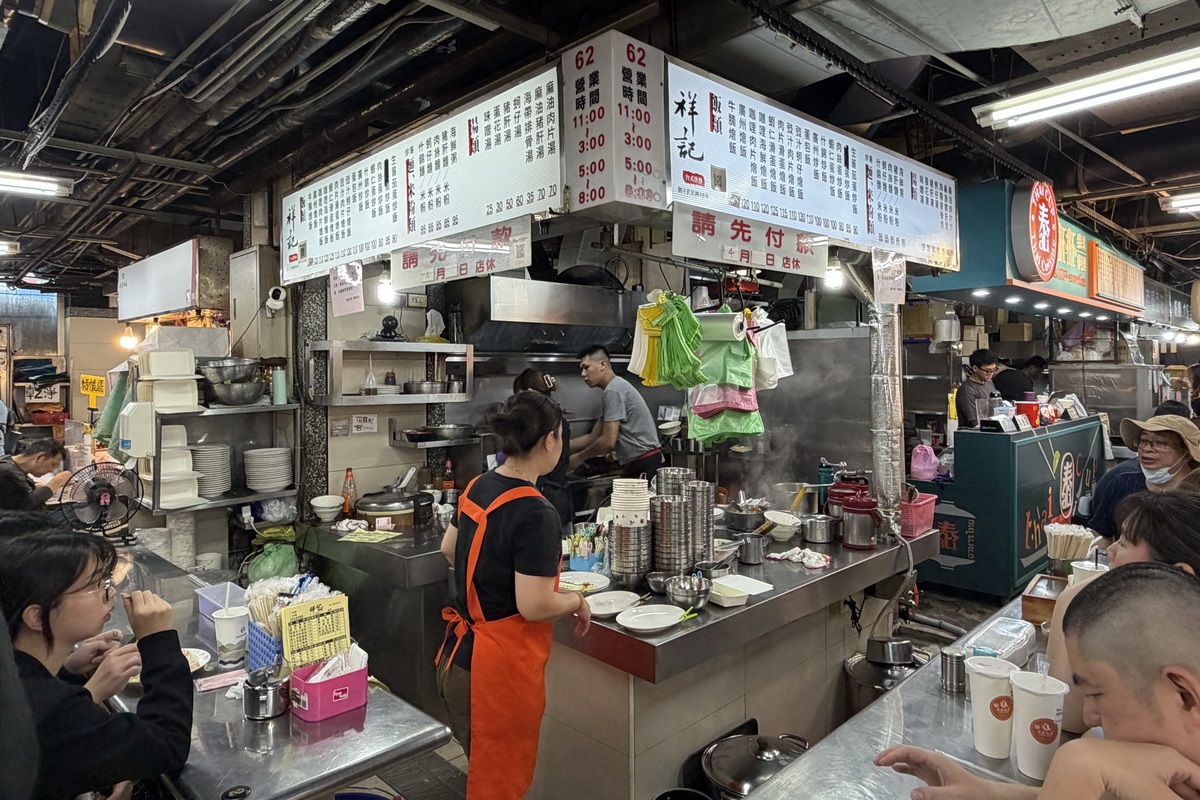 【台北公館站美食】祥記台式快炒 2026:趕時間千萬別來吃這家,點餐後等上半小時是常態,樸實平價的炒飯燴飯大受歡迎,1980年創業公館水源市場內排隊老店 7349 【台北公館站美食】祥記台式快炒 2026:趕時間千萬別來吃這家,點餐後等上半小時是常態,樸實平價的炒飯燴飯大受歡迎,1980年創業公館水源市場內排隊老店 7349
