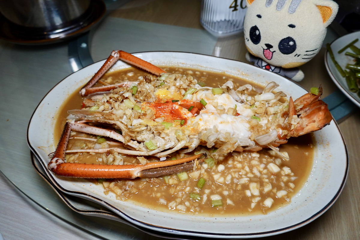 【泰國曼谷美食】上味泰餐廳 Savoey Terminal21 Asok 2025：曼谷必吃泰式美食，地點就在Terminal21百貨公司內，交通超便利，咖哩螃蟹必點，還可以幫客人去殼太感人！6840