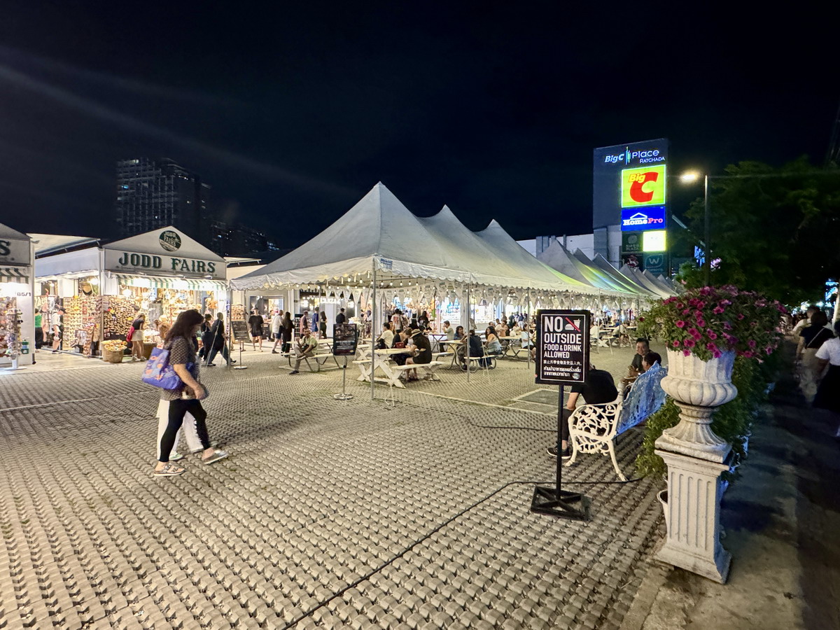 【泰國曼谷旅遊】喬德夜市拉差達 Jodd Fairs Ratchada 2025:曼谷觀光客夜市,鄰近地鐵站交通方便,火山排骨撐大局,水果西施退燒 7012 【泰國曼谷旅遊】喬德夜市拉差達 Jodd Fairs Ratchada 2025:曼谷觀光客夜市,鄰近地鐵站交通方便,火山排骨撐大局,水果西施退燒 7012