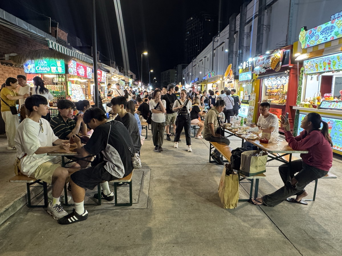 【泰國曼谷旅遊】喬德夜市拉差達 Jodd Fairs Ratchada 2025:曼谷觀光客夜市,鄰近地鐵站交通方便,火山排骨撐大局,水果西施退燒 7012 【泰國曼谷旅遊】喬德夜市拉差達 Jodd Fairs Ratchada 2025:曼谷觀光客夜市,鄰近地鐵站交通方便,火山排骨撐大局,水果西施退燒 7012