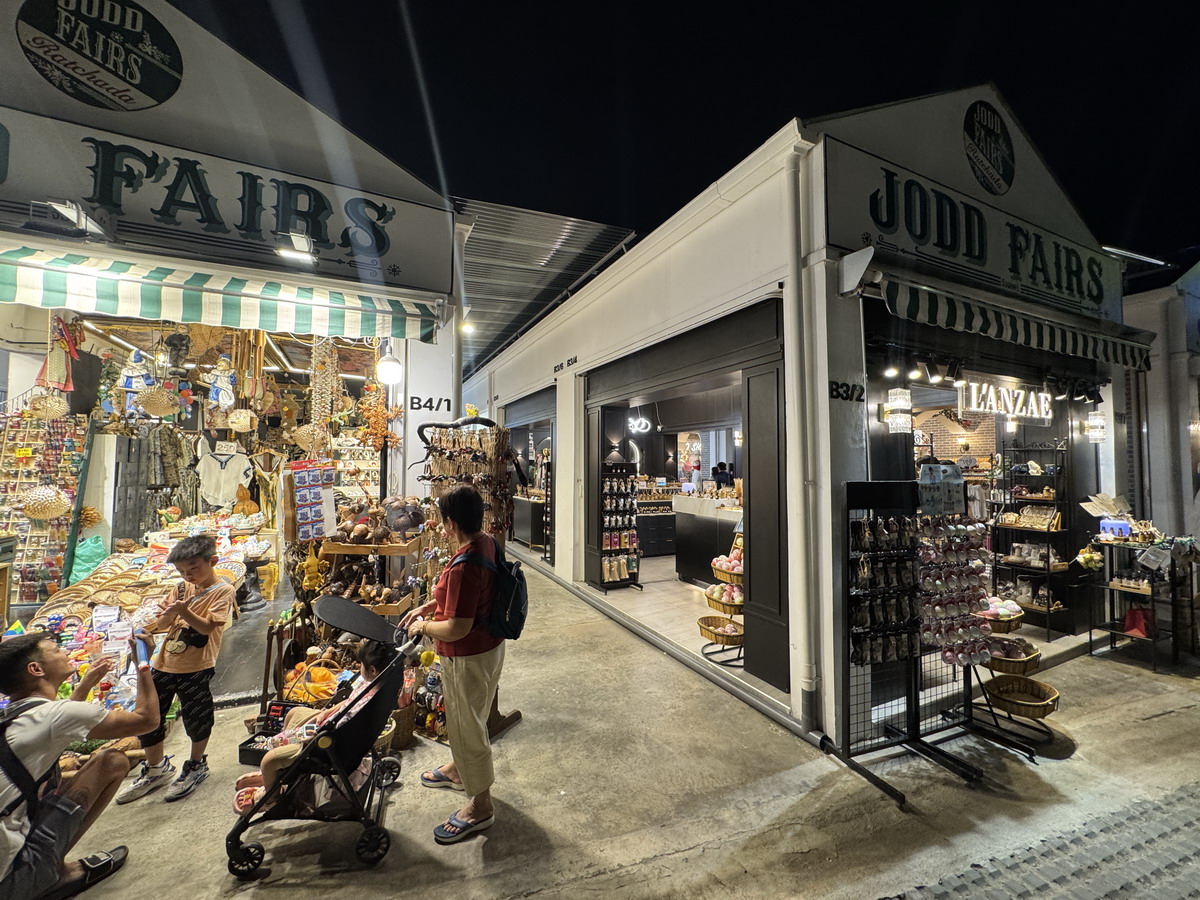 【泰國曼谷旅遊】喬德夜市拉差達 Jodd Fairs Ratchada 2025：曼谷觀光客夜市，鄰近地鐵站交通方便，火山排骨撐大局，水果西施退燒 7010