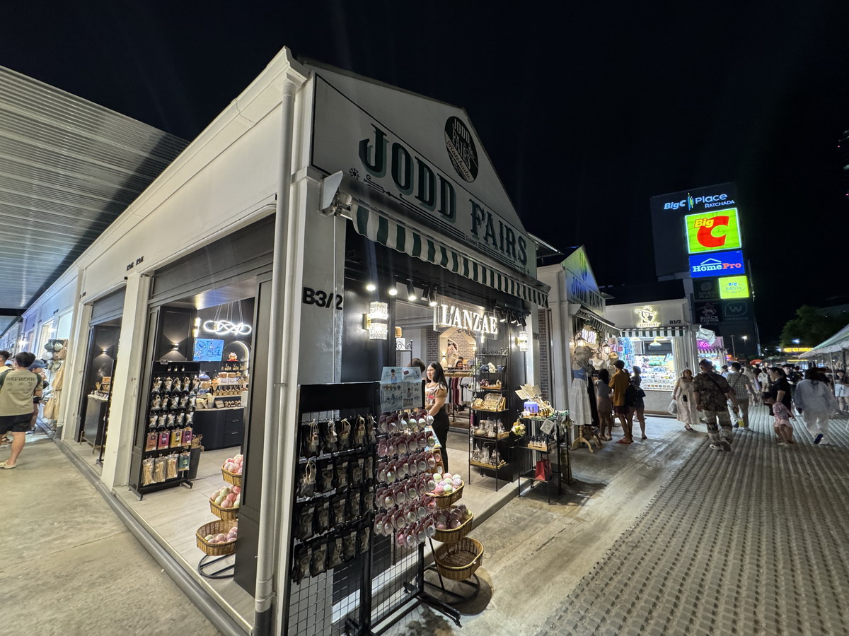 【泰國曼谷旅遊】喬德夜市拉差達 Jodd Fairs Ratchada 2025：曼谷觀光客夜市，鄰近地鐵站交通方便，火山排骨撐大局，水果西施退燒 7010