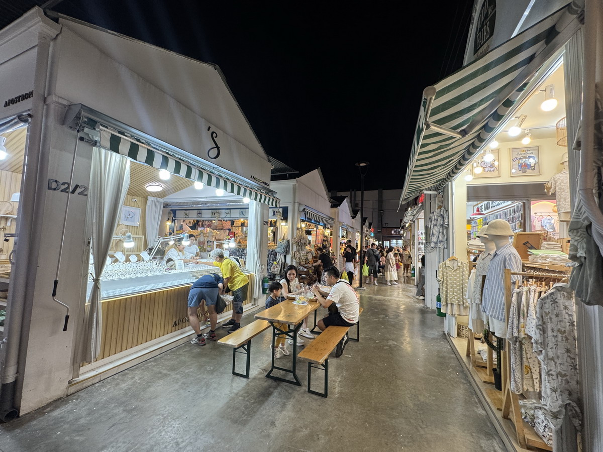 【泰國曼谷旅遊】喬德夜市拉差達 Jodd Fairs Ratchada 2025：曼谷觀光客夜市，鄰近地鐵站交通方便，火山排骨撐大局，水果西施退燒 7012