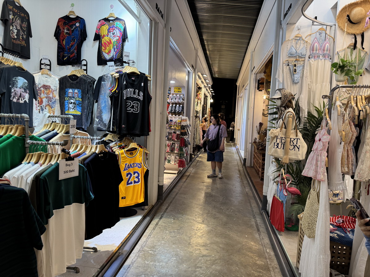 【泰國曼谷旅遊】喬德夜市拉差達 Jodd Fairs Ratchada 2025：曼谷觀光客夜市，鄰近地鐵站交通方便，火山排骨撐大局，水果西施退燒 7012