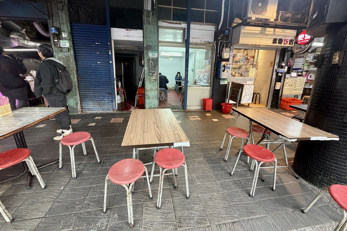 【台北大安站美食】江蘇老趙刀切麵 2026：1963年創業，粗獷豪邁、大碗美味的手工刀切麵，豬腳炸醬麵是招牌 7227