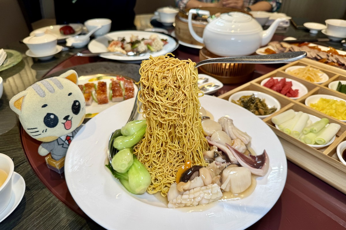 【台北南港站美食】六福萬怡酒店粵亮廣式料理 2025:烤鴨、燒鵝都很可以,還有精美港式點心,南港聚餐宴會口袋名單 6889 【台北南港站美食】六福萬怡酒店粵亮廣式料理 2025:烤鴨、燒鵝都很可以,還有精美港式點心,南港聚餐宴會口袋名單 6889