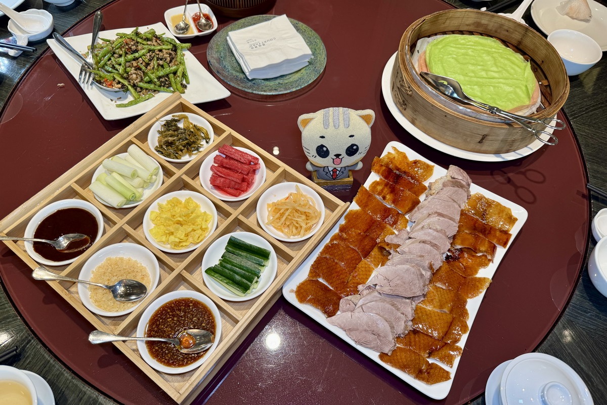 【台北南港站美食】六福萬怡酒店粵亮廣式料理 2025:烤鴨、燒鵝都很可以,還有精美港式點心,南港聚餐宴會口袋名單 6889 【台北南港站美食】六福萬怡酒店粵亮廣式料理 2025:烤鴨、燒鵝都很可以,還有精美港式點心,南港聚餐宴會口袋名單 6889