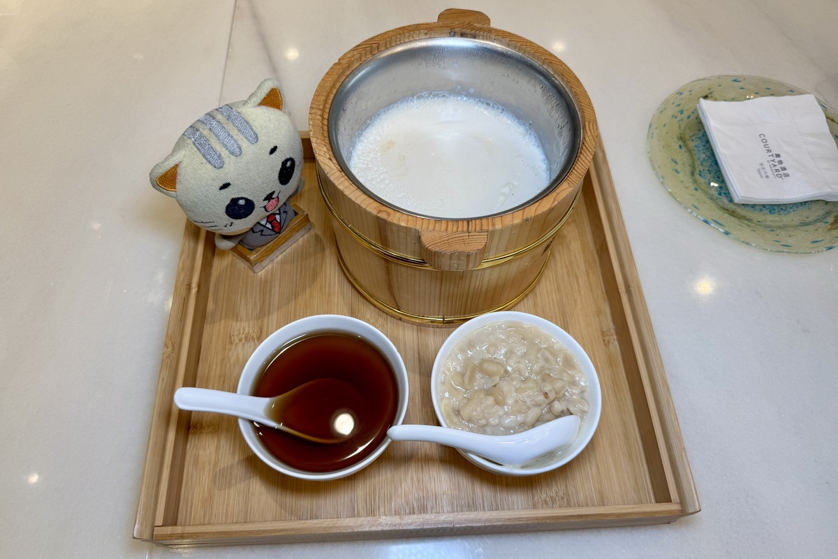 【台北南港站美食】六福萬怡酒店粵亮廣式料理 2025:烤鴨、燒鵝都很可以,還有精美港式點心,南港聚餐宴會口袋名單 6889 【台北南港站美食】六福萬怡酒店粵亮廣式料理 2025:烤鴨、燒鵝都很可以,還有精美港式點心,南港聚餐宴會口袋名單 6889