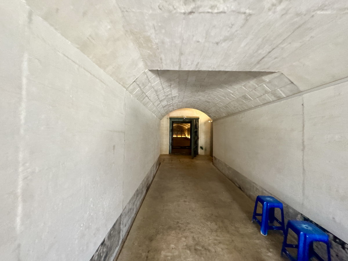 【澎湖西嶼鄉旅遊】西嶼彈藥本庫軍事文化園區 2025:真正「銅牆鐵壁」,澎湖超酷打卡景點,國定古蹟彈藥庫意外變身拍照聖地(附東鼻頭震洋艇格納壕介紹)6912 【澎湖西嶼鄉旅遊】西嶼彈藥本庫軍事文化園區 2025:真正「銅牆鐵壁」,澎湖超酷打卡景點,國定古蹟彈藥庫意外變身拍照聖地(附東鼻頭震洋艇格納壕介紹)6912