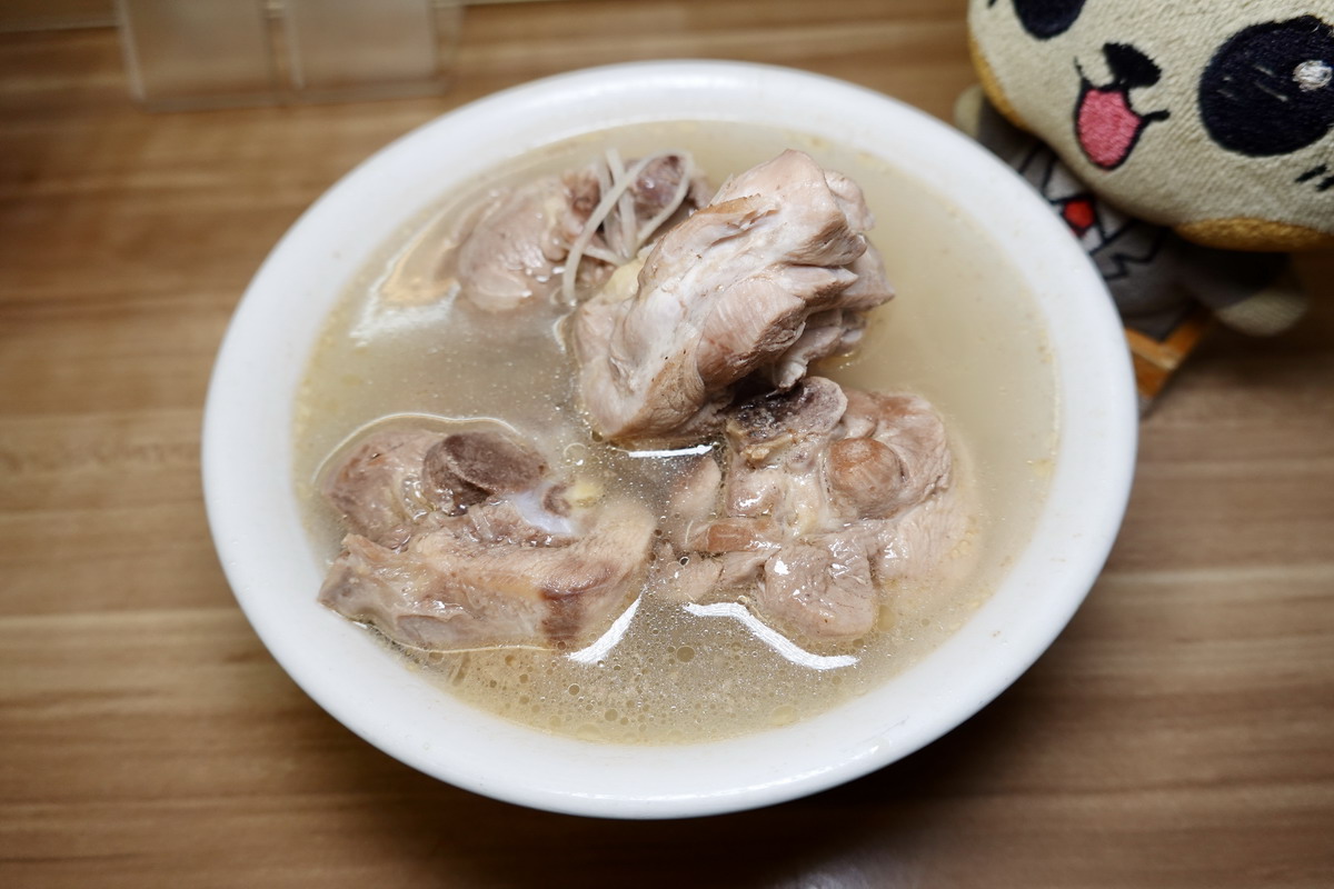 【台北永春站美食】施家麻油腰花 2025:麻油料理排隊名店,1973年創立,麻油雞、腰花、豬心都厲害,配碗滷肉飯就是台灣味 6913 【台北永春站美食】施家麻油腰花 2025:麻油料理排隊名店,1973年創立,麻油雞、腰花、豬心都厲害,配碗滷肉飯就是台灣味 6913