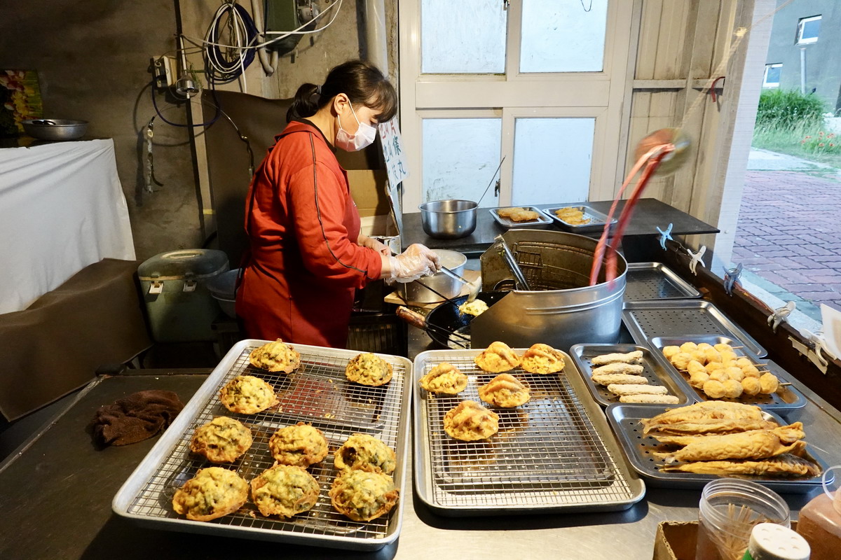 【彭湖湖西鄉美食】林投公園無名炸魚、冰淇淋 2025:澎湖隱藏版在地傳統美食,炸粿、炸魚、花枝丸、黑輪都是名物,林投公園必吃 6917 【彭湖湖西鄉美食】林投公園無名炸魚、冰淇淋 2025:澎湖隱藏版在地傳統美食,炸粿、炸魚、花枝丸、黑輪都是名物,林投公園必吃 6917