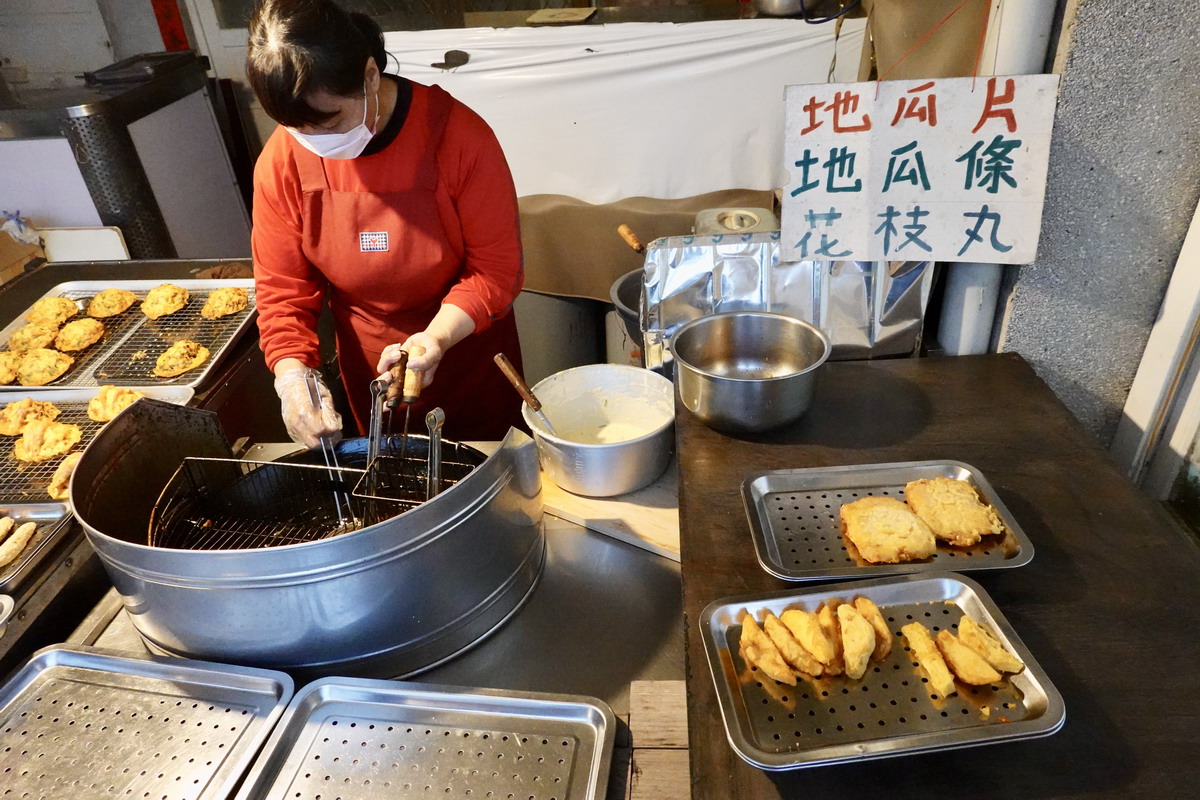 【彭湖湖西鄉美食】林投公園無名炸魚、冰淇淋 2025:澎湖隱藏版在地傳統美食,炸粿、炸魚、花枝丸、黑輪都是名物,林投公園必吃 6917 【彭湖湖西鄉美食】林投公園無名炸魚、冰淇淋 2025:澎湖隱藏版在地傳統美食,炸粿、炸魚、花枝丸、黑輪都是名物,林投公園必吃 6917
