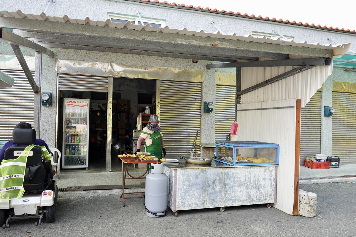 【彭湖湖西鄉美食】林投公園無名炸魚、冰淇淋 2025:澎湖隱藏版在地傳統美食,炸粿、炸魚、花枝丸、黑輪都是名物,林投公園必吃 6917 【彭湖湖西鄉美食】林投公園無名炸魚、冰淇淋 2025:澎湖隱藏版在地傳統美食,炸粿、炸魚、花枝丸、黑輪都是名物,林投公園必吃 6917