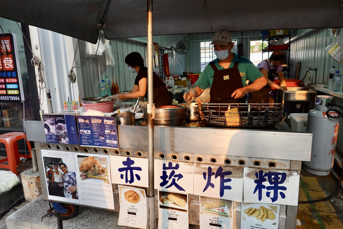 【澎湖馬公市美食】赤崁炸粿 2025:澎湖花火節必吃美食,在地人和觀光客都會去排這一間,澎湖特色傳統小吃 6922 【澎湖馬公市美食】赤崁炸粿 2025:澎湖花火節必吃美食,在地人和觀光客都會去排這一間,澎湖特色傳統小吃 6922