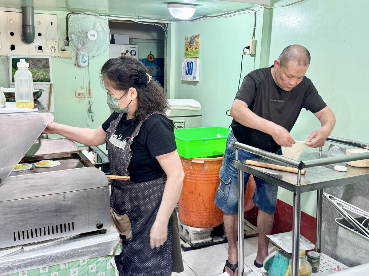 【澎湖縣馬公市美食】蔬脆蛋餅 2025:蛋餅也有分葷素,現點現做、酥脆不油膩,《食尚玩家》推薦,吃素的朋友可以安心品嚐 6923 【澎湖縣馬公市美食】蔬脆蛋餅 2025:蛋餅也有分葷素,現點現做、酥脆不油膩,《食尚玩家》推薦,吃素的朋友可以安心品嚐 6923